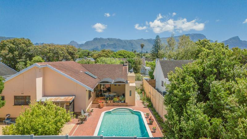 3 Bedroom Property for Sale in Meadowridge Western Cape